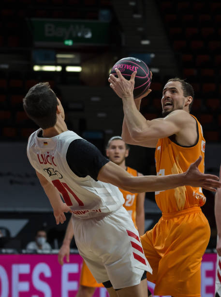 入伊萨克 入伊萨克