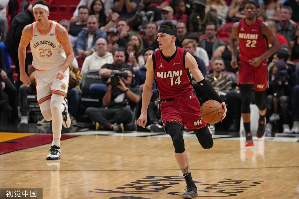 亚历山大 亚历山大