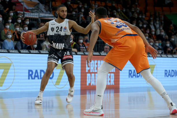 更符合球队 更符合球队