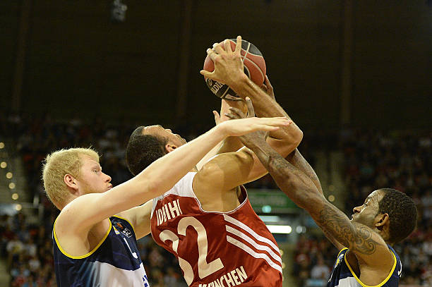 在足坛并不 在足坛并不